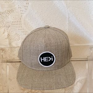HE>i ARENA SNAPBACK HAT IN HEATHER GRAY 🧢